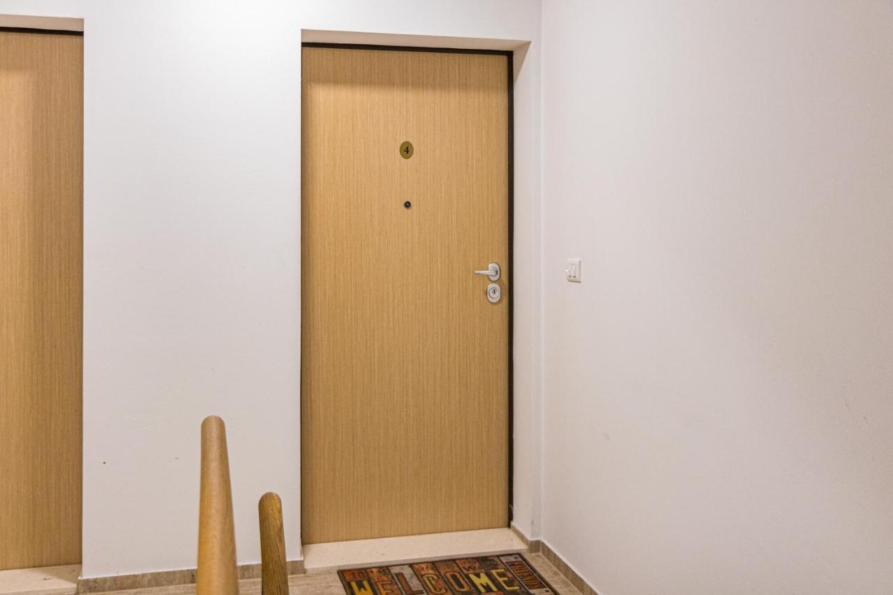 Apartment M****, New City Apartment + Parking Pula Luaran gambar