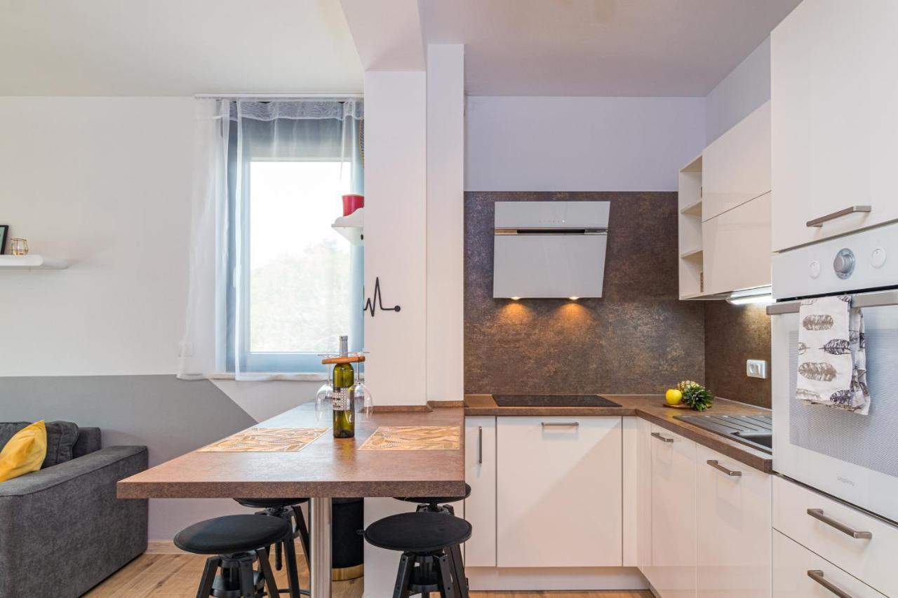 Apartment M****, New City Apartment + Parking Pula Luaran gambar