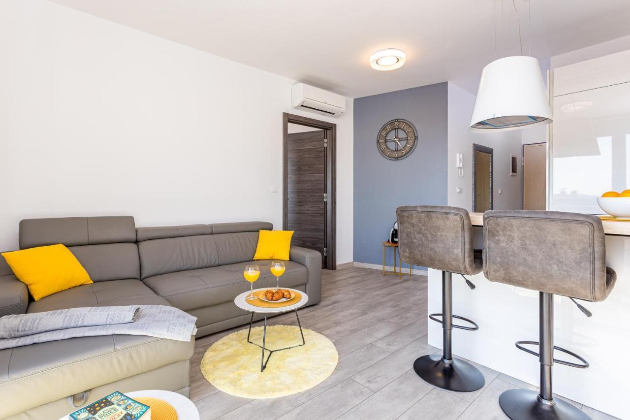 Apartment M****, New City Apartment + Parking Pula Luaran gambar